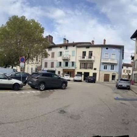 Appartement Sur La Place De Poncin Exterior photo