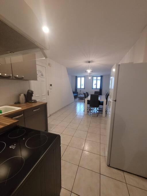 Appartement Sur La Place De Poncin Exterior photo