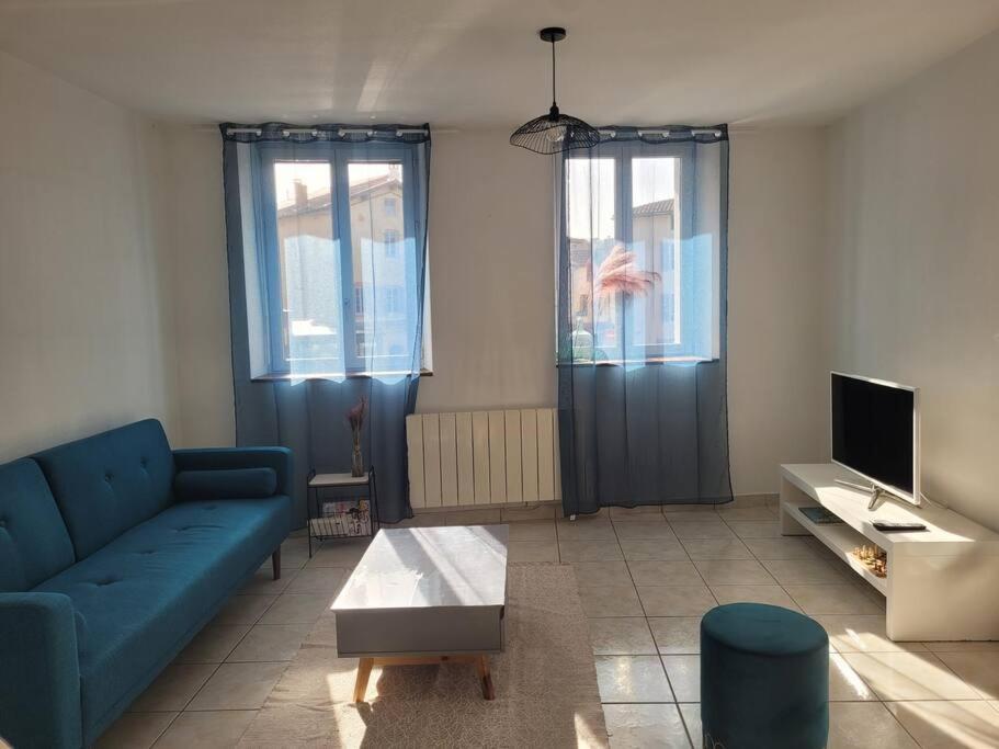 Appartement Sur La Place De Poncin Exterior photo